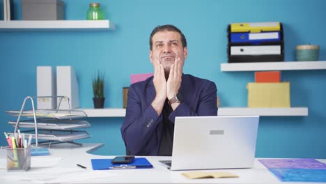 retrato de un hombre de negocios cansado y agotado.