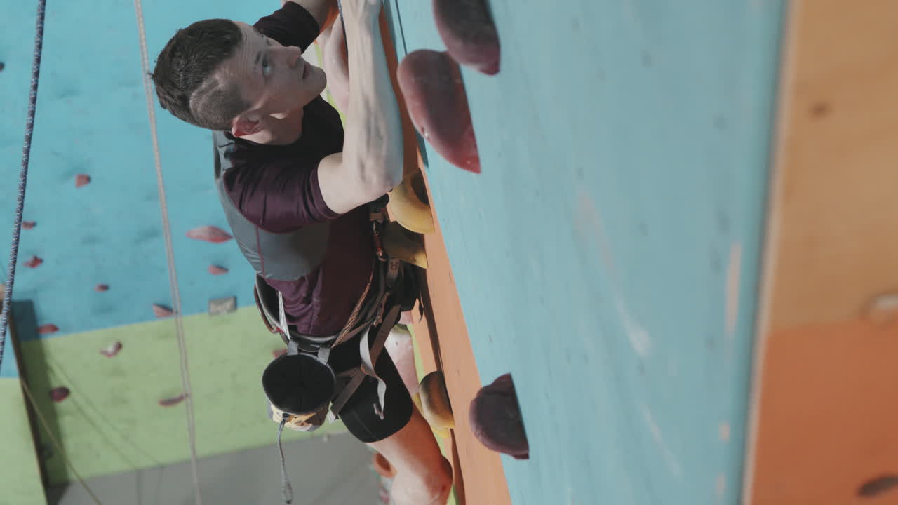 Determined Sportsman With Amputated Leg Climbing Up Wall