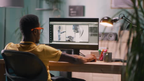 persona que trabaja en la computadora por la noche