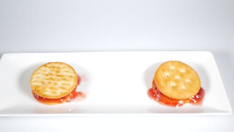 jam cracker sand strawberry
