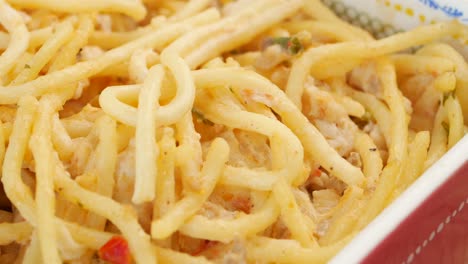 spaghetti with creamy sauce