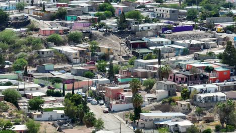 Houses-and-homes-outside-of-Ciudad-Juarez-in-Chihuahua,-Mexico