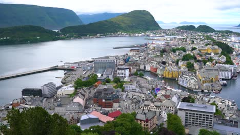 Stadt-Alesund-Norwegen