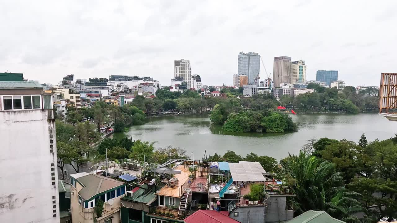 하노이의 상징적인 호안키암 호수 (hanoi's iconic hoan kiem lake) 의 파노라마 풍경