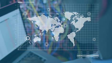 animación del procesamiento de datos a través de computadoras portátiles por servidores informáticos