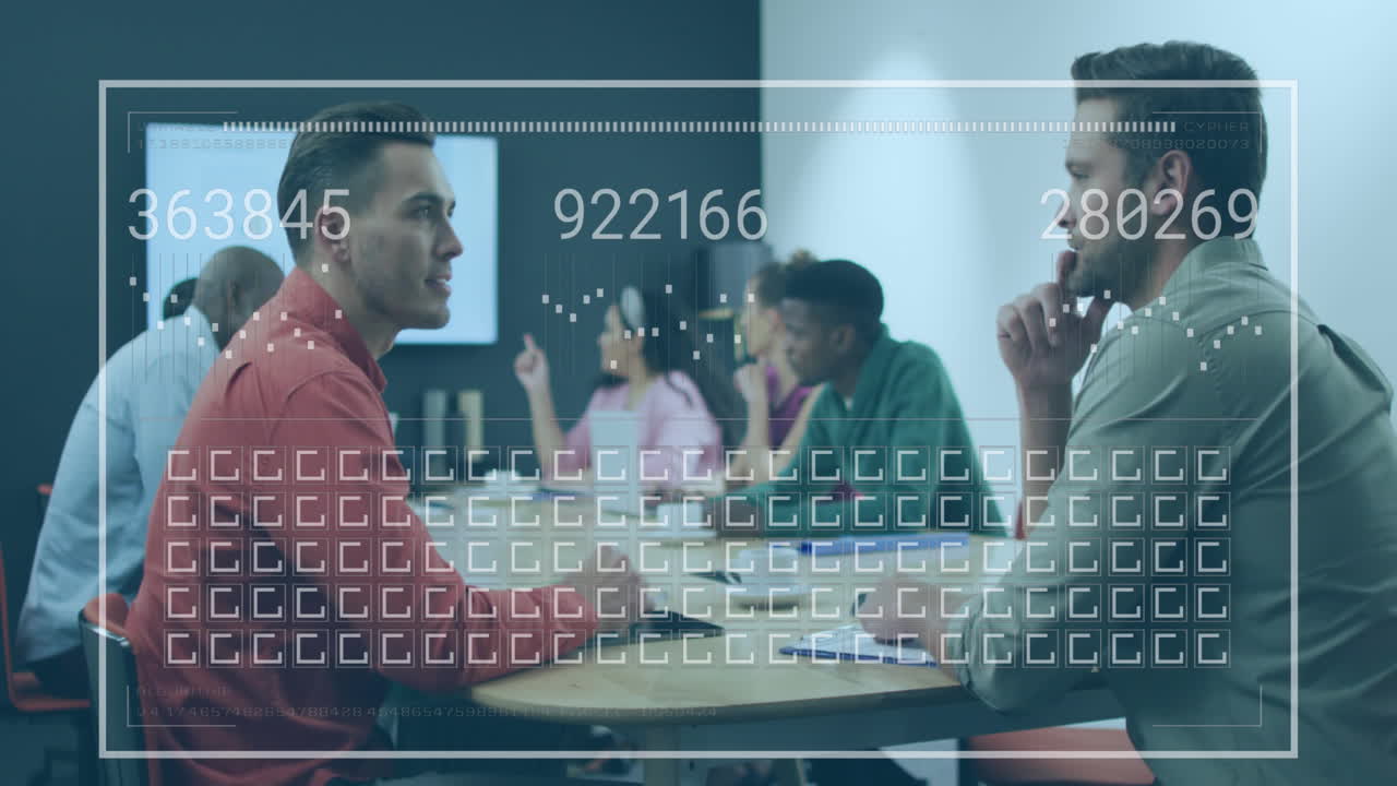 사무실에서 다양한 사업가들에 대한 금융 데이터 처리의 활성화