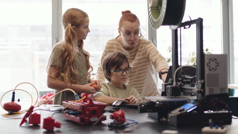 teacher explaining schoolchildren their mistakes in program code