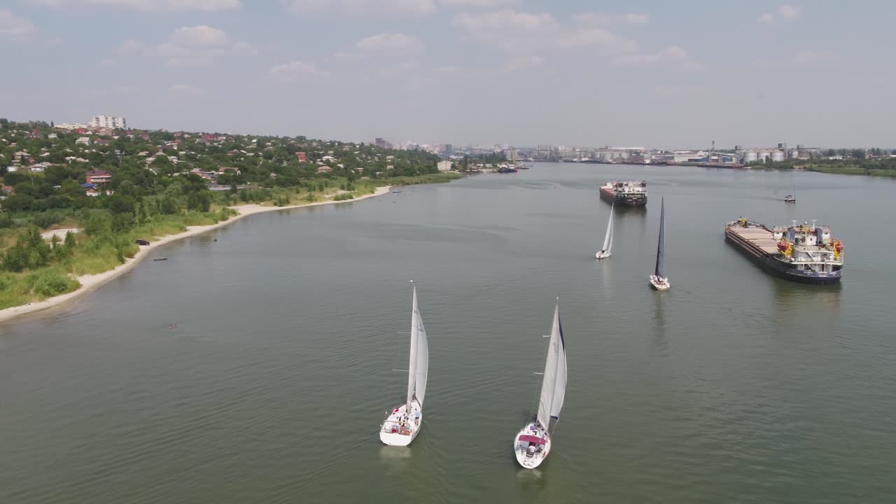 강 항해 및 화물 선박