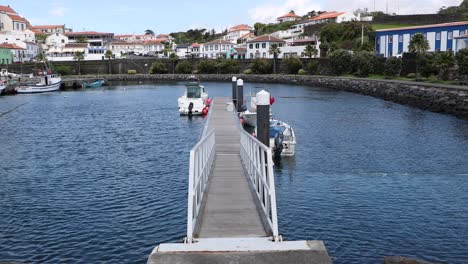 Embarcadero-Y-Barcos-Atracados-En-Sao-Mateus-Da-Calheta,-Tercera-Isla,-Azores,-Portugal