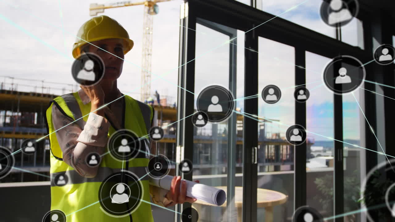 Animazione di una rete di connessioni con icone su un'architetta che usa lo smartphone.