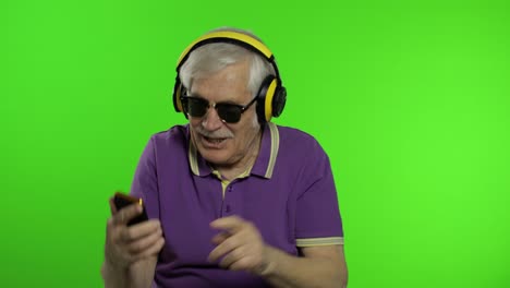 elderly stylish caucasian grandfather man using smartphone for online shopping