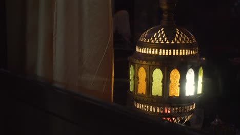 Close-view-of-an-arabic-light-in-a-teahouse