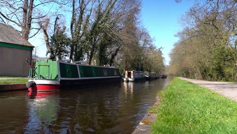 la famosa ruta del canal llangollen y el acueducto pontcysyllte en wrexham, en la hermosa zona de gales, famosa por el diseño de thomas telford