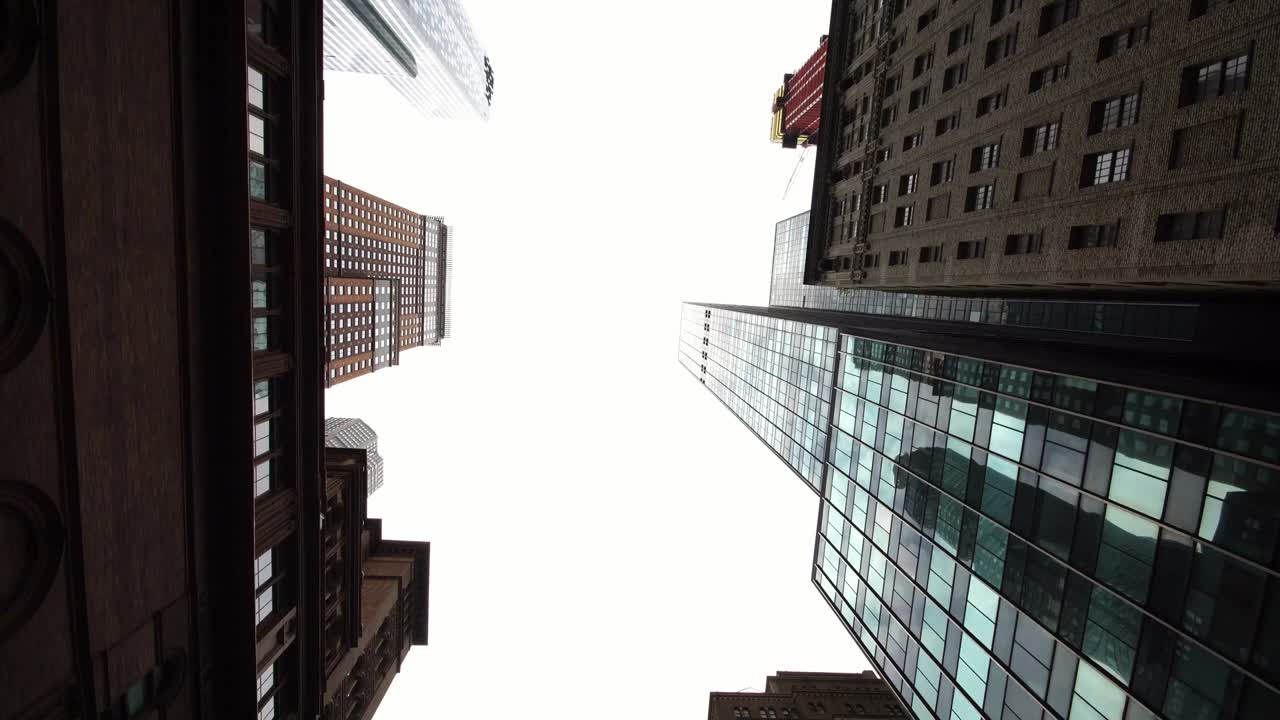 mirando hacia arriba pov tiro de n y c nueva york ciudad de manhattan modernos rascacielos altos