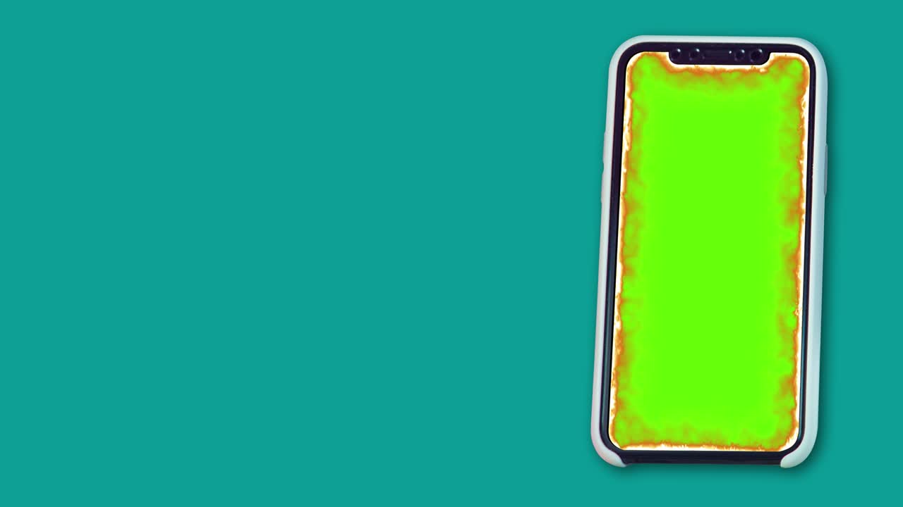smartphone con schermo in fiamme