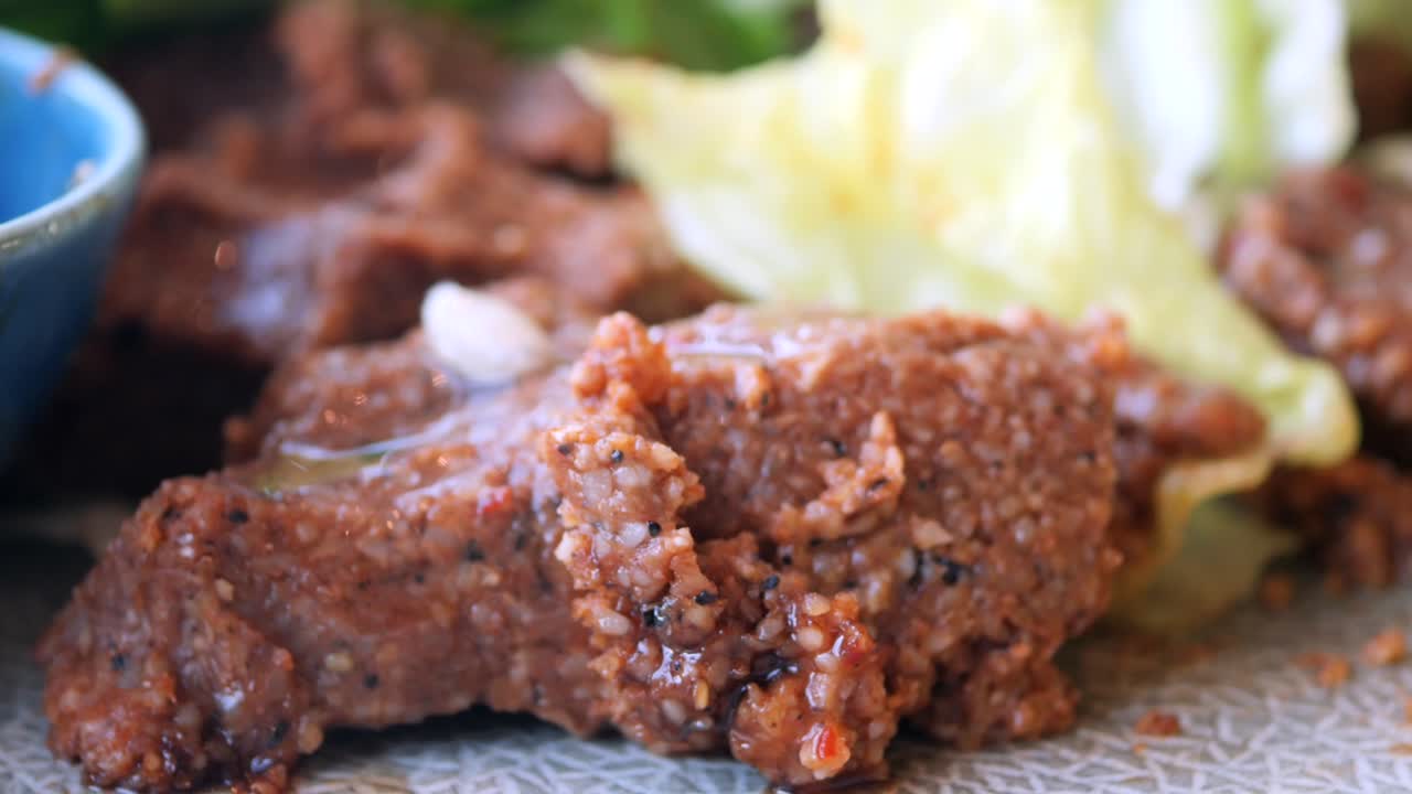 plato de carne cruda turco con bulgur