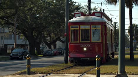 canal street streetcar stops traffic light day