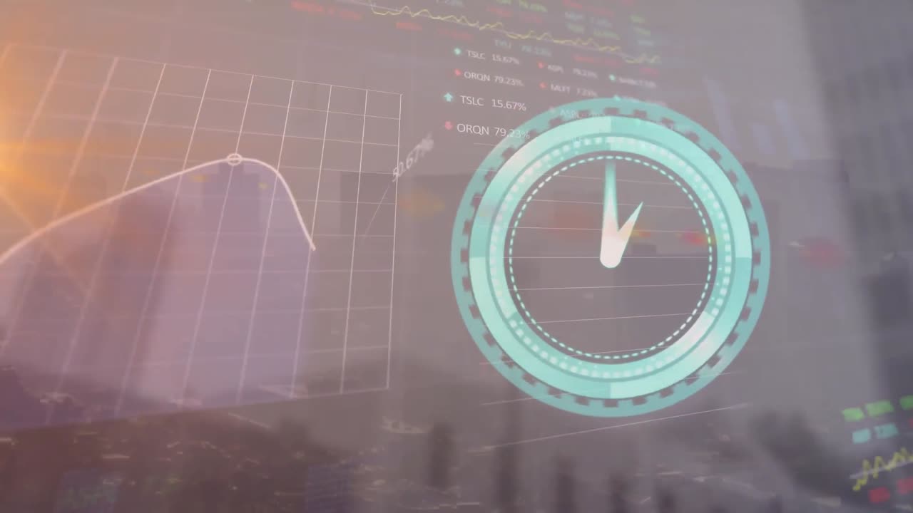 animación de reloj de neón y procesamiento de datos del mercado de valores contra edificios altos.