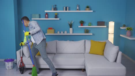 el hombre que no puede hacer frente a la limpieza.