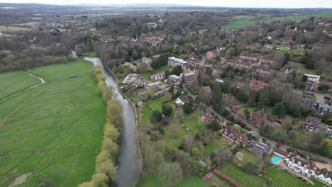 Fluss-Wey-Guildford-Surrey-Großbritannien-Drohnenaufnahmen-Aus-Der-Luft