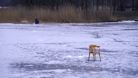 Winterangeln-Im-Fluss