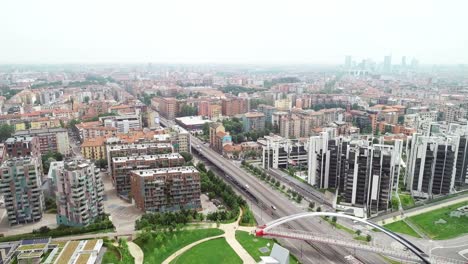 vista aérea de la ciudad y el parque 4k