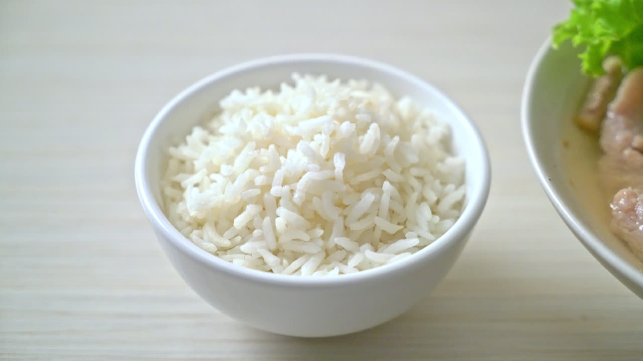 sopa de entrañas de cerdo y jalea de sangre con arroz - estilo de comida asiática