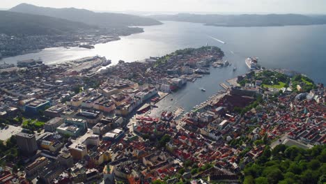 Bergen-Es-Una-Ciudad-Y-Municipio-De-Hordaland,-En-La-Costa-Oeste-De-Noruega.-Bergen-Es-La-Segunda-Ciudad-Más-Grande-De-Noruega.