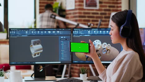 profesional creativo utiliza software de modelado 3d para diseñar prototipos industriales