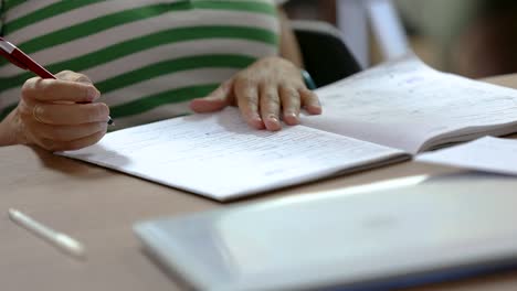 girl writting on a notebook