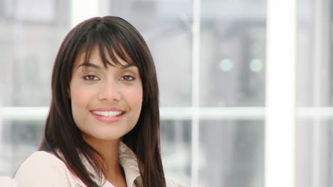 Portrait-of-a-smiling-businesswoman