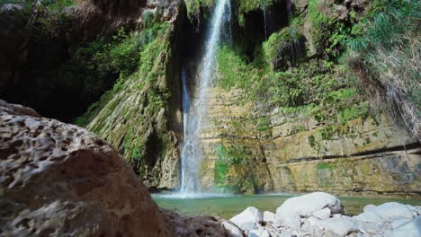 Cascada-En-El-Mar-Muerto-Del-Sur-De-Israel