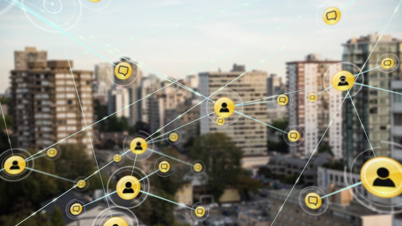 Animação de rede de ícones digitais sobre vista aérea de edifícios altos contra o céu