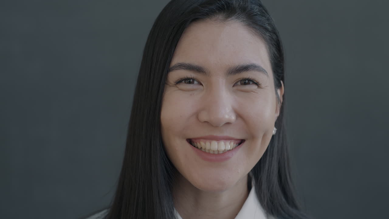 웃는 여자 초상화