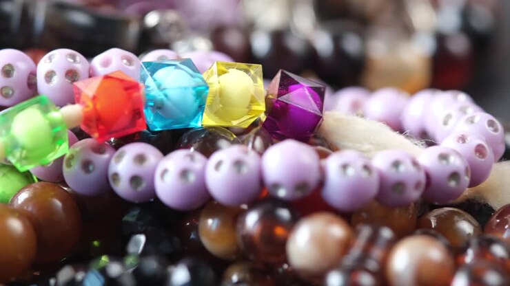 Gioielli di perline colorati
