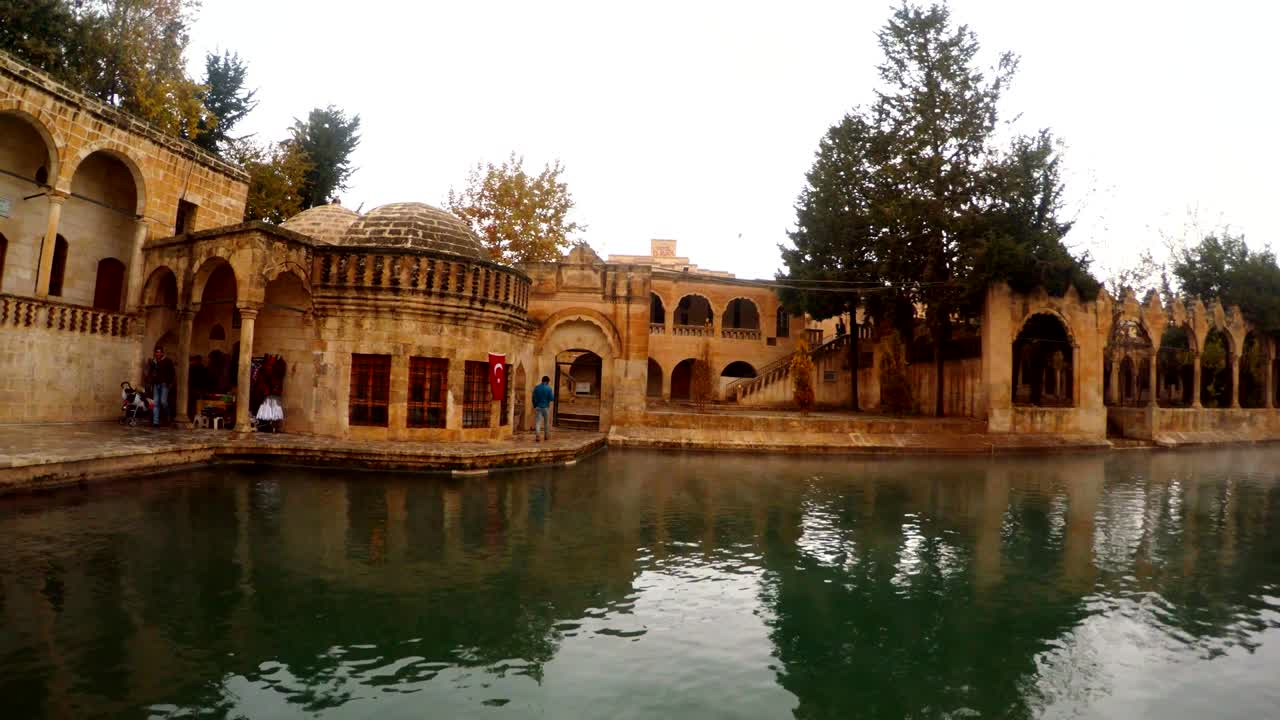 panorama magnífica vista de balikligol y la mezquita de halil-ur-rahman en la niebla