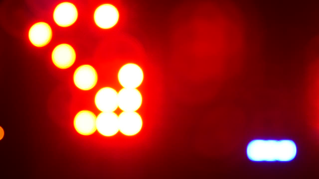 expresión abstracta de la señal de flecha de luz para la atención