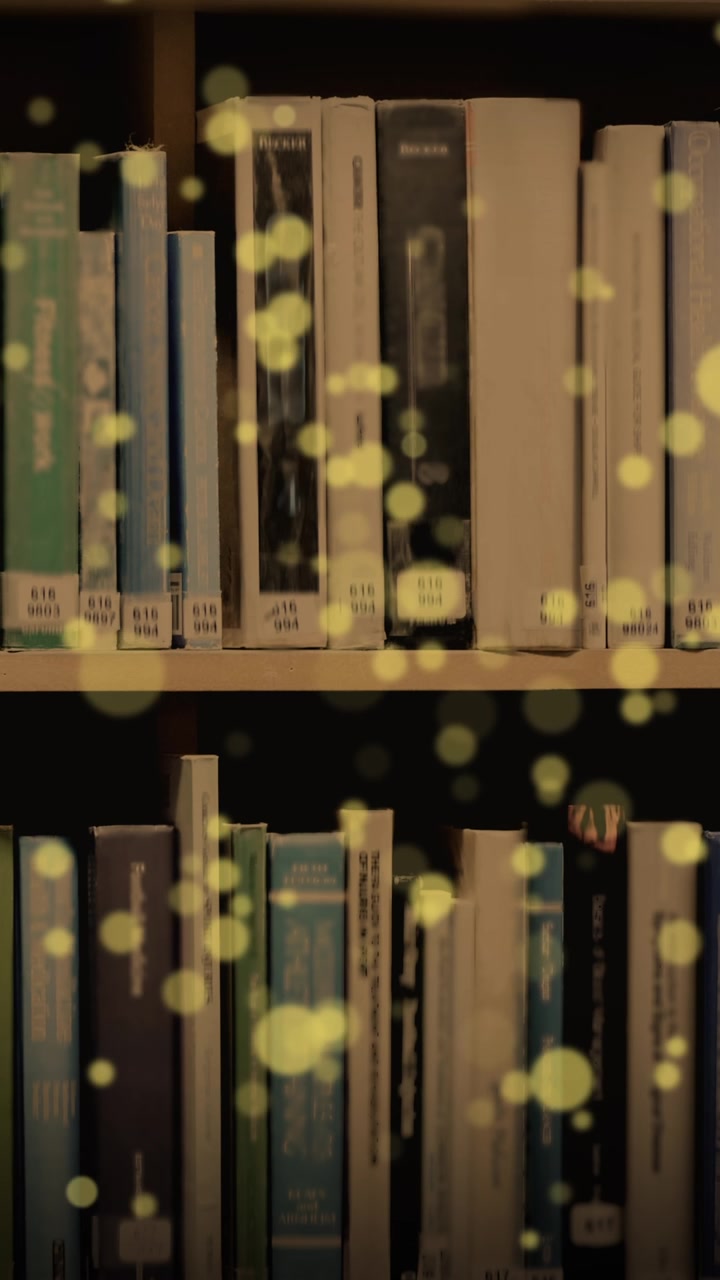 Animación de puntos luminosos sobre libros en un estante.