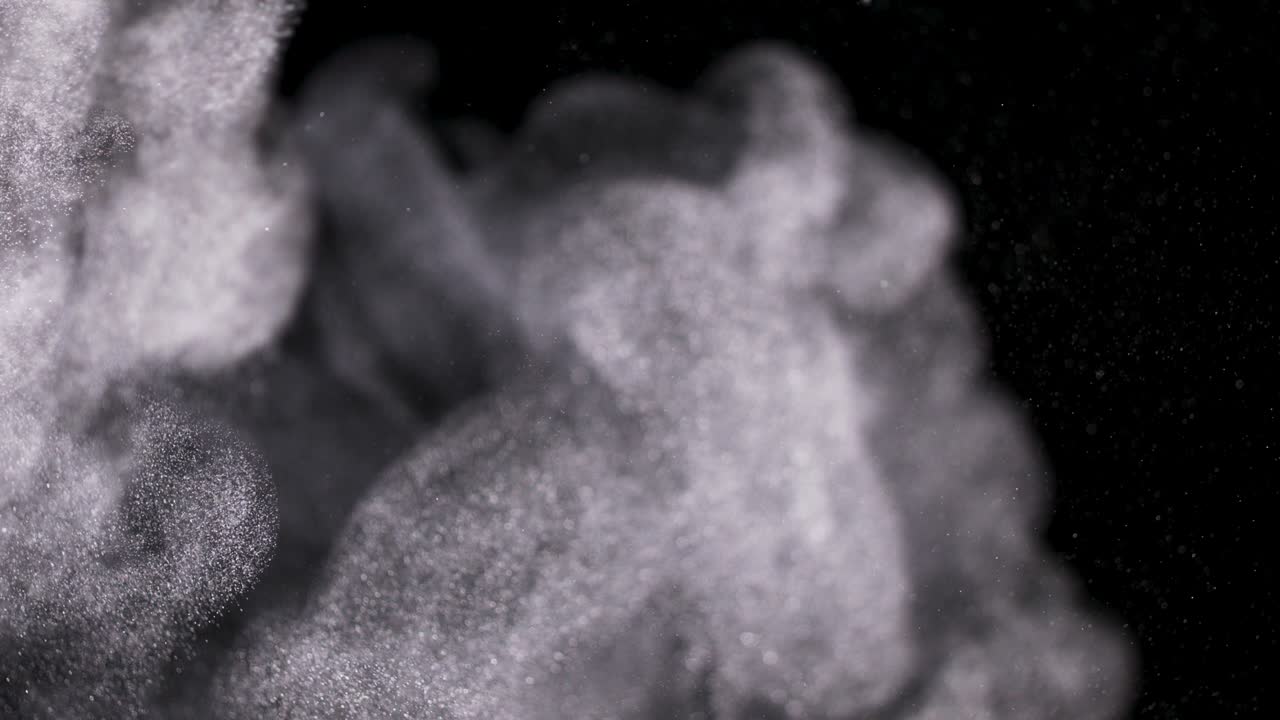 검은 바탕에 분리 된 파우더