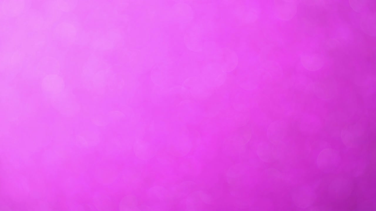 luces desenfocadas en el fondo.