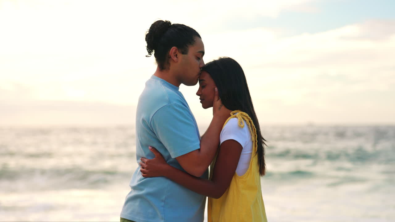 키스, 포옹, 그리고 사랑으로 커플