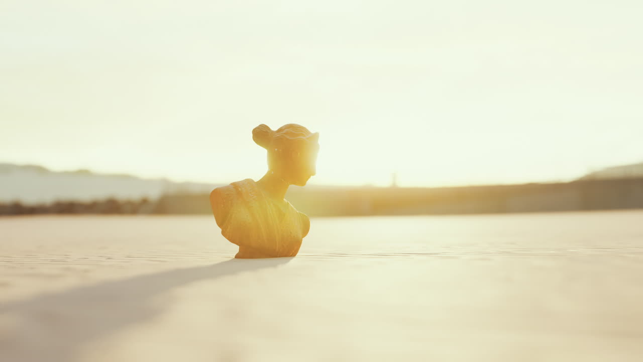 그리스 신화에서 해변의 모래에 있는 사랑의 여신