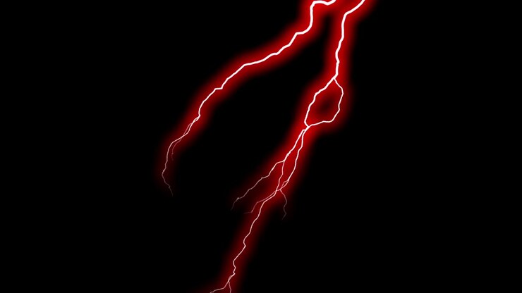Fulmini rosso vivo su sfondo nero