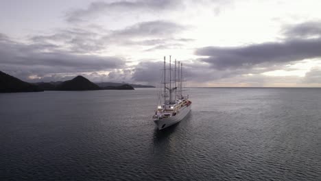 Großes-Kreuzfahrtschiff-Vor-Anker-In-Rodney-Bay,-St.-Lucia