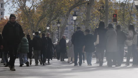 fast rush of christams shoppers in barcelona