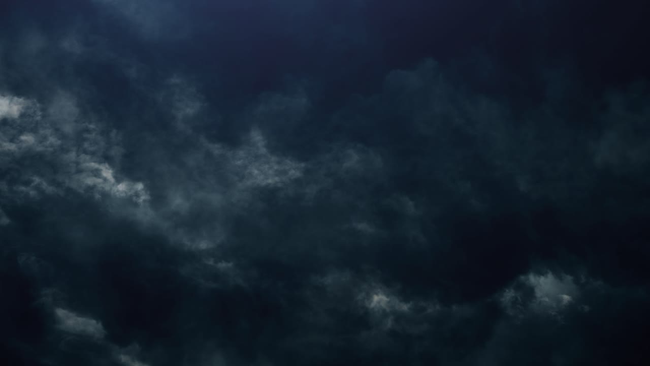 nubes de tormenta oscuras y dramáticas de 4k