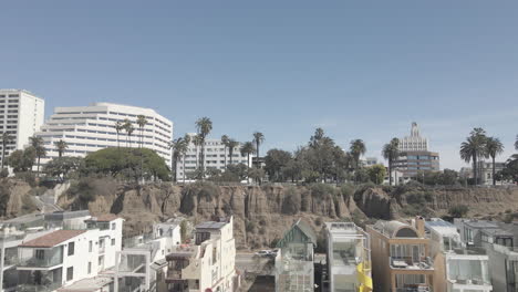 Southern-California-cliffs-with-palm-trees-on-a-sunny-afternoon