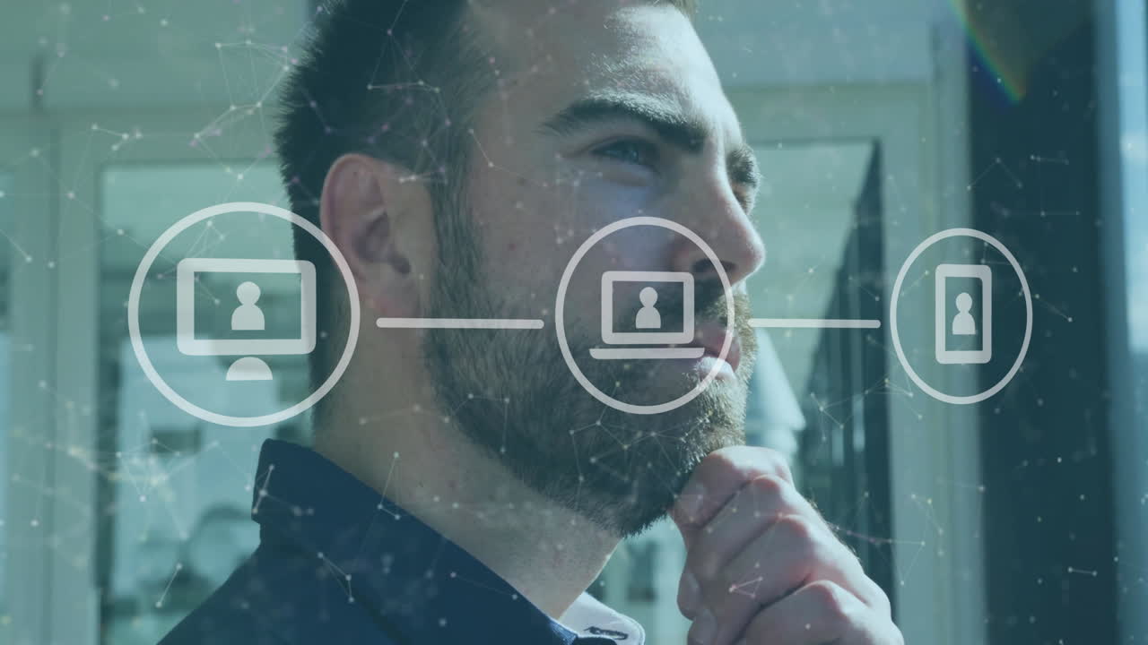 animación del procesamiento de datos financieros sobre el empresario caucásico en el cargo