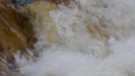 Dundaff-Linn-Wasserfall-Am-Fluss-Clyde-Bei-New-Lanark-Aus-Nächster-Nähe