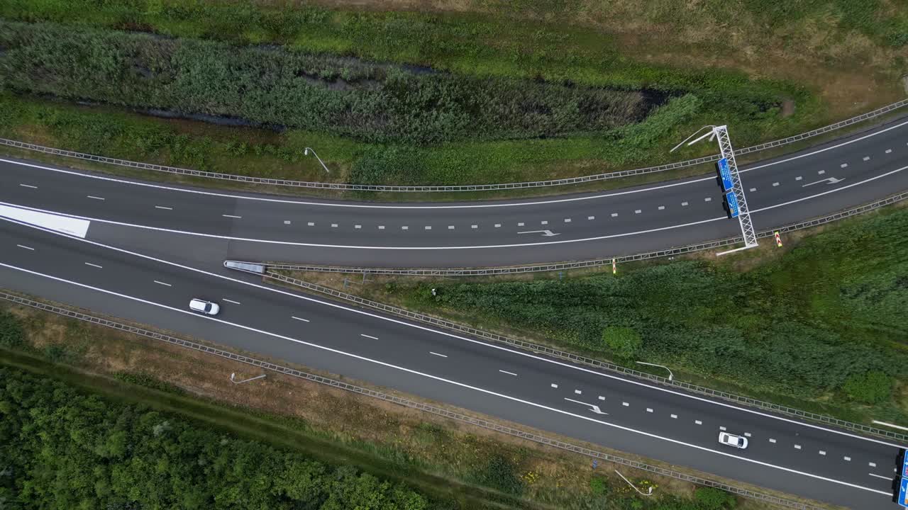 네덜란드 벨드호벤 근처 에 있는 a2 고속도로 의 교차로 교차로 의 상단  ⁇